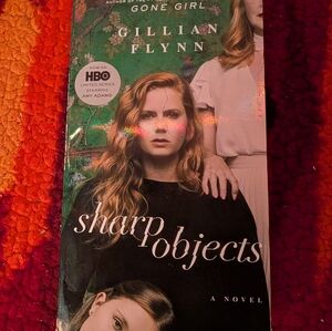 Sharp Objects Paperback